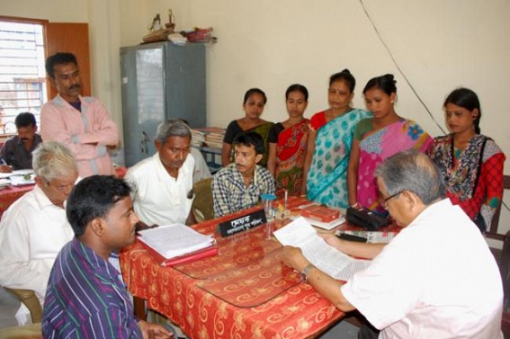 TKU demands houses for poor farmers, places deputation to AMC Mayor TKU demands houses for poor farmers, places deputation to AMC Mayor